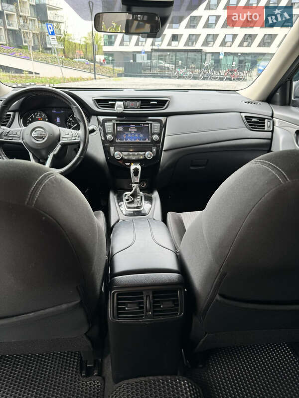 Позашляховик / Кросовер Nissan Rogue 2018 в 