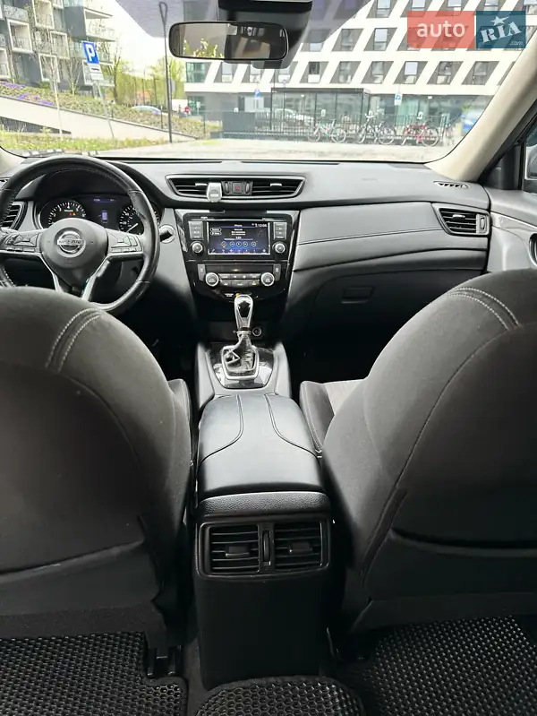 Позашляховик / Кросовер Nissan Rogue 2018 в 