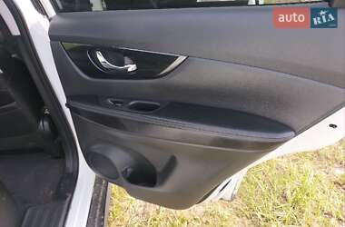 Внедорожник / Кроссовер Nissan Rogue 2018 в 