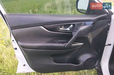 Внедорожник / Кроссовер Nissan Rogue 2018 в 