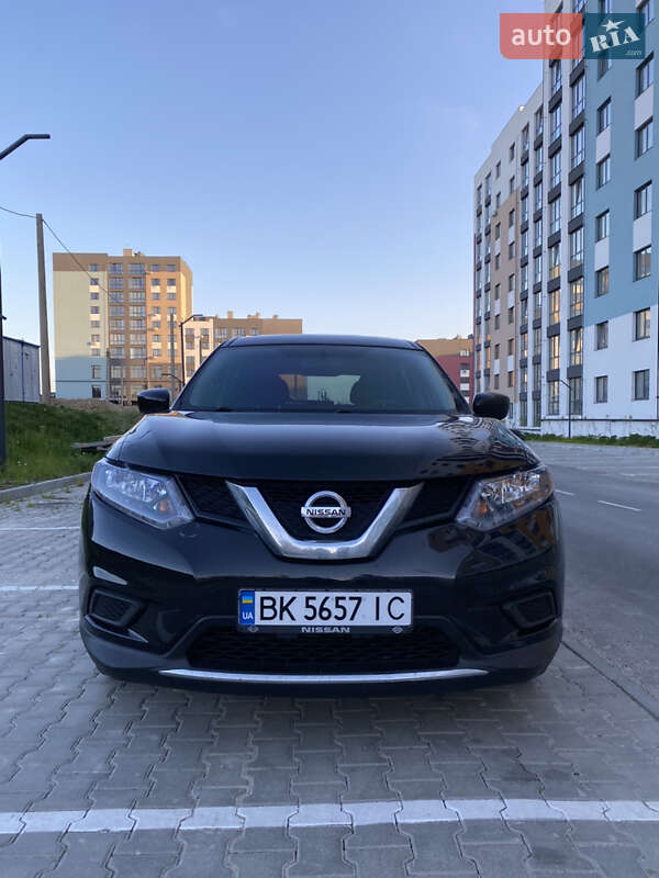 Внедорожник / Кроссовер Nissan Rogue 2016 в Ровно
