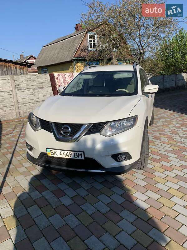 Позашляховик / Кросовер Nissan Rogue 2015 в Рокитному