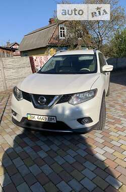 Позашляховик / Кросовер Nissan Rogue 2015 в Рокитному