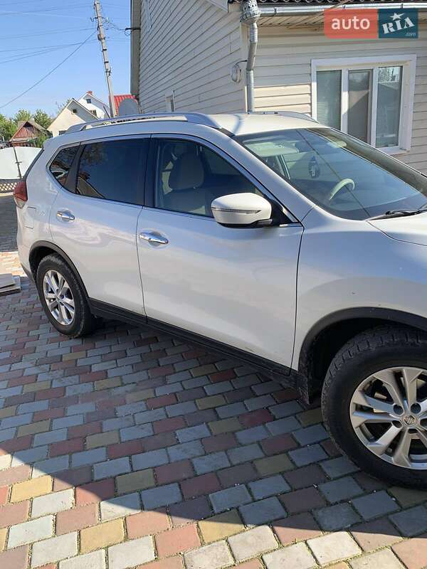 Позашляховик / Кросовер Nissan Rogue 2015 в Рокитному