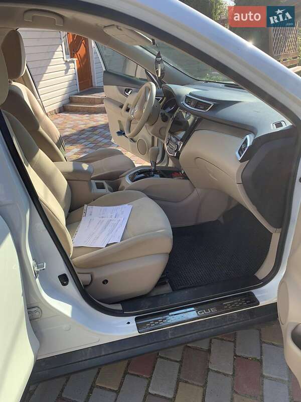 Позашляховик / Кросовер Nissan Rogue 2015 в Рокитному