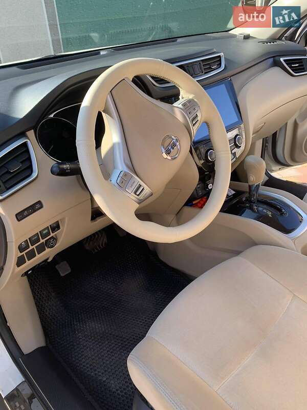 Позашляховик / Кросовер Nissan Rogue 2015 в Рокитному