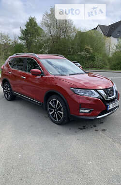 Внедорожник / Кроссовер Nissan Rogue 2017 в Корсуне-Шевченковском