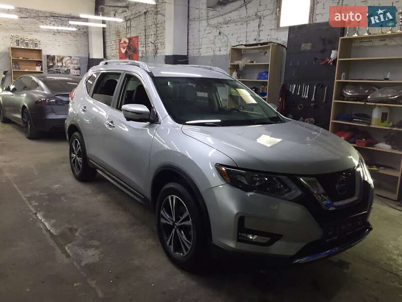 Внедорожник / Кроссовер Nissan Rogue 2017 в Львове