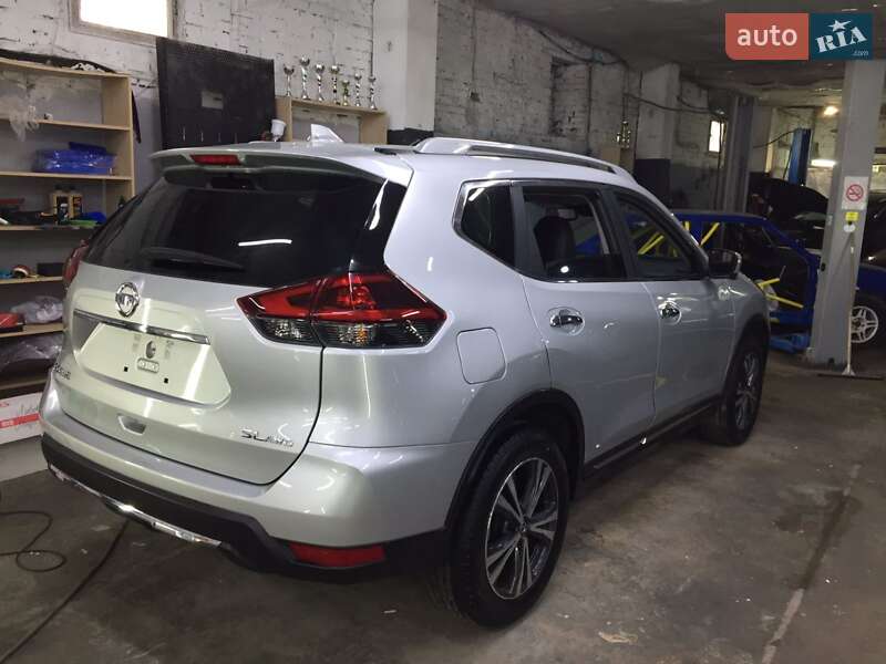 Внедорожник / Кроссовер Nissan Rogue 2017 в Львове