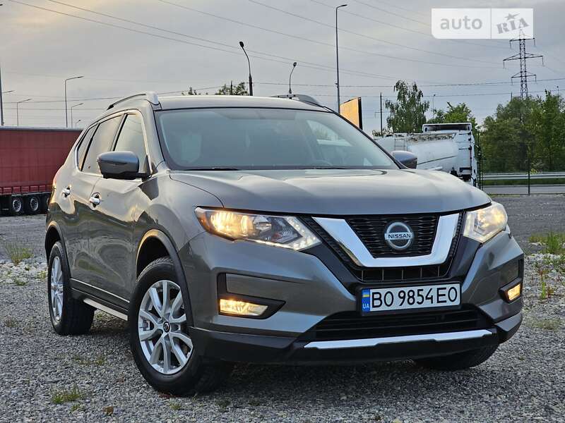 Внедорожник / Кроссовер Nissan Rogue 2017 в Тернополе