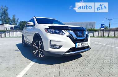 Внедорожник / Кроссовер Nissan Rogue 2017 в 