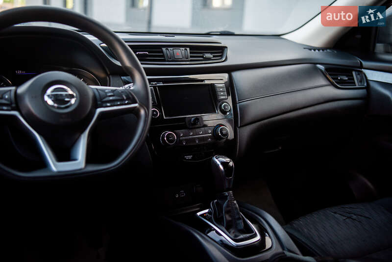 Позашляховик / Кросовер Nissan Rogue 2018 в Рівному