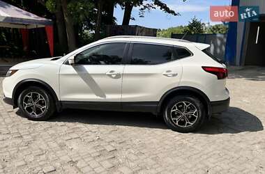 Внедорожник / Кроссовер Nissan Rogue 2017 в 