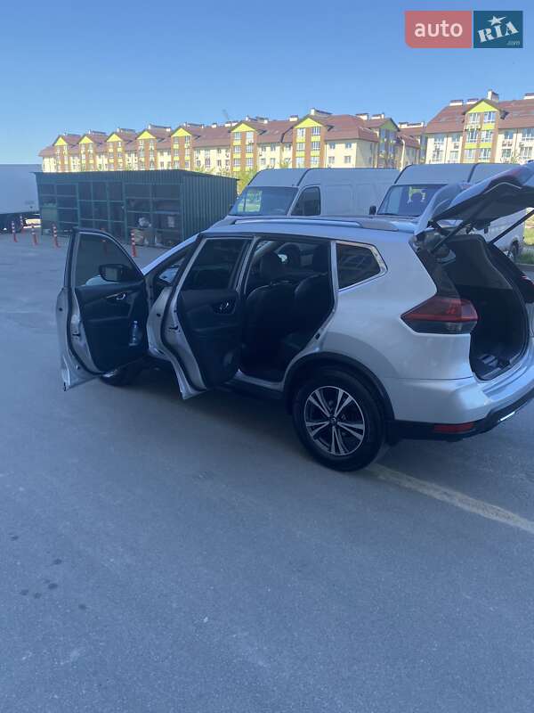 Позашляховик / Кросовер Nissan Rogue 2017 в Києві