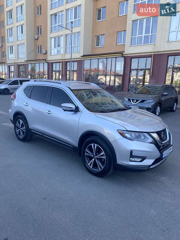 Позашляховик / Кросовер Nissan Rogue 2017 в Києві