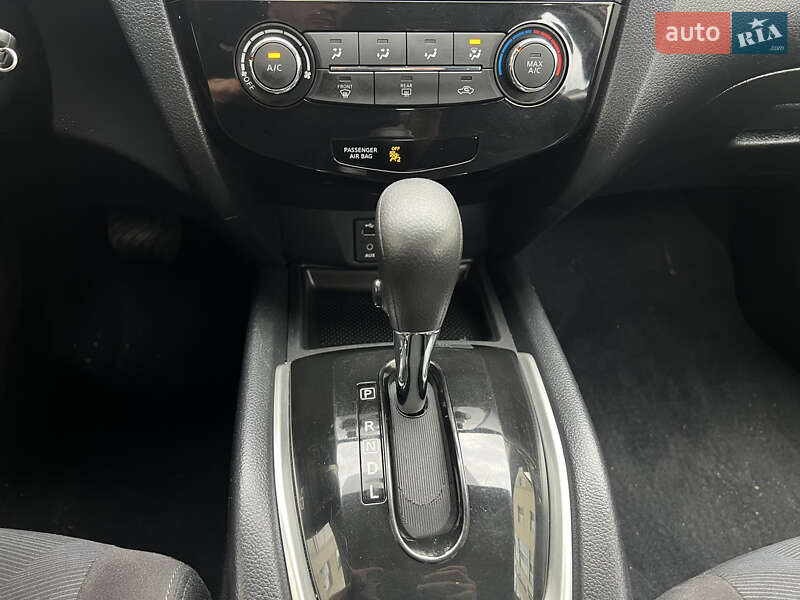 Позашляховик / Кросовер Nissan Rogue 2015 в Рівному