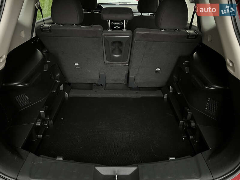 Позашляховик / Кросовер Nissan Rogue 2015 в Рівному