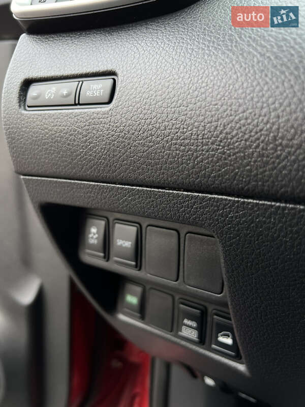 Позашляховик / Кросовер Nissan Rogue 2015 в Рівному