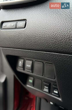 Внедорожник / Кроссовер Nissan Rogue 2015 в 