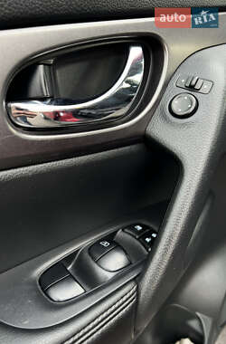 Внедорожник / Кроссовер Nissan Rogue 2015 в 
