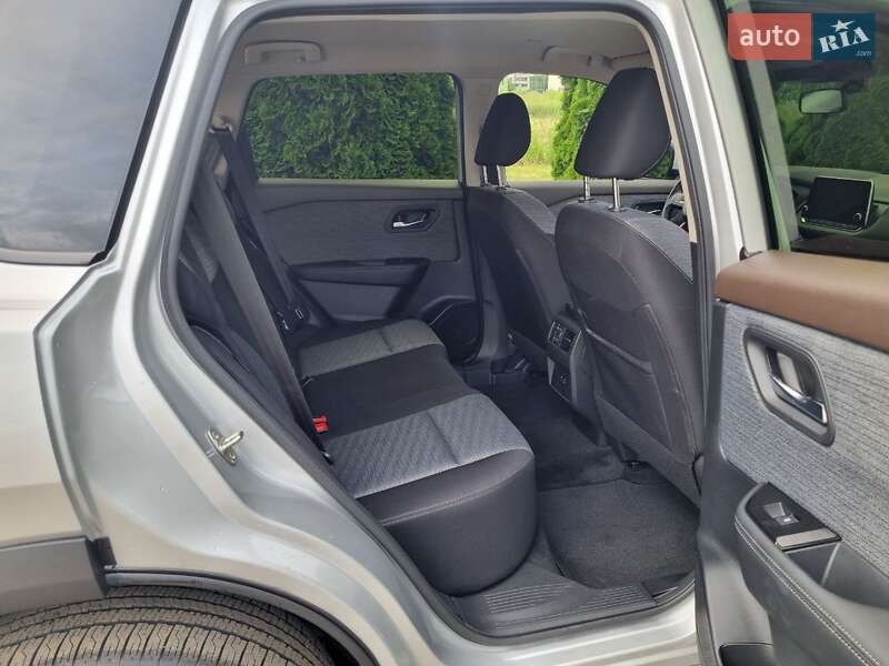 Внедорожник / Кроссовер Nissan Rogue 2023 в Киеве