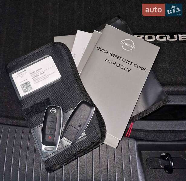 Внедорожник / Кроссовер Nissan Rogue 2023 в Киеве