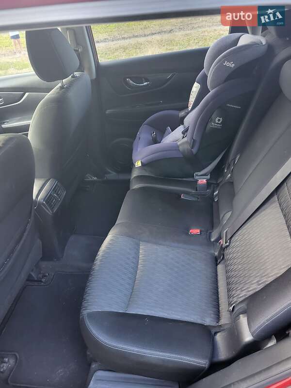 Внедорожник / Кроссовер Nissan Rogue 2017 в Каневе