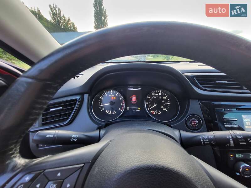 Внедорожник / Кроссовер Nissan Rogue 2017 в Каневе