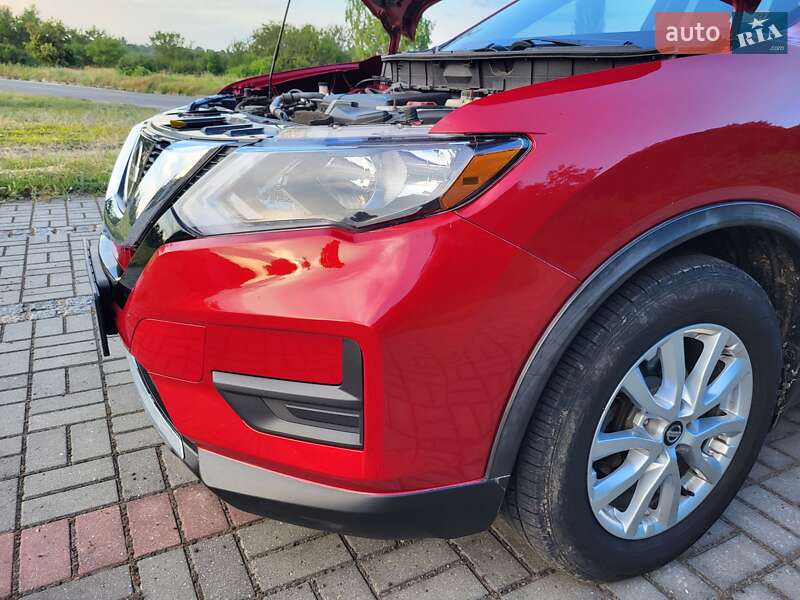 Внедорожник / Кроссовер Nissan Rogue 2017 в Каневе