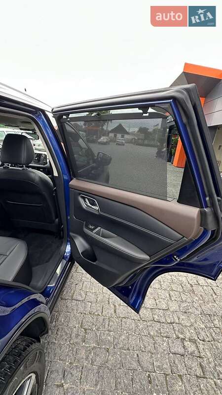 Позашляховик / Кросовер Nissan Rogue 2020 в Коростишеві