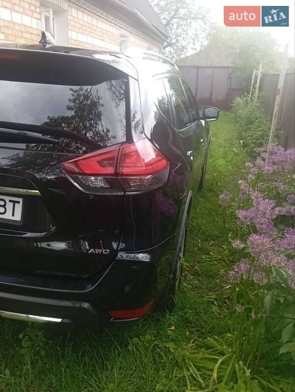 Позашляховик / Кросовер Nissan Rogue 2017 в Києві