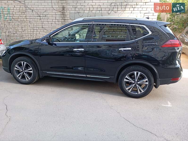 Внедорожник / Кроссовер Nissan Rogue 2017 в Виннице