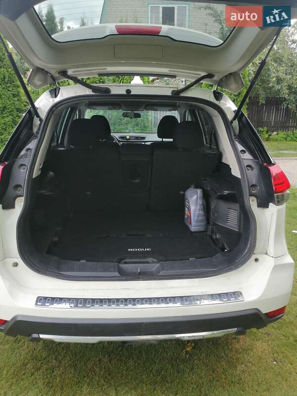 Внедорожник / Кроссовер Nissan Rogue 2017 в Черкассах