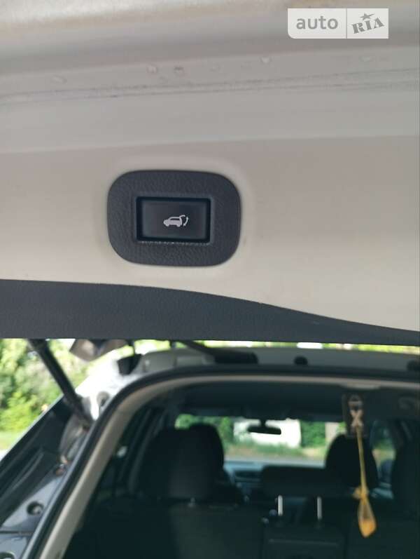 Позашляховик / Кросовер Nissan Rogue 2017 в Ужгороді