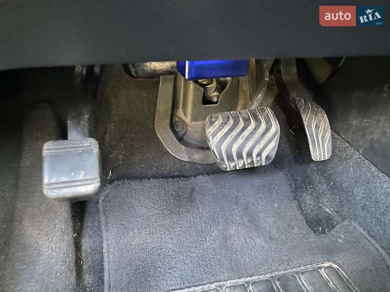 Внедорожник / Кроссовер Nissan Rogue 2015 в Киеве