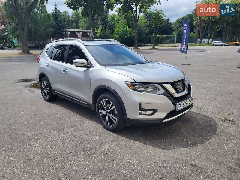 Внедорожник / Кроссовер Nissan Rogue 2017 в Тернополе