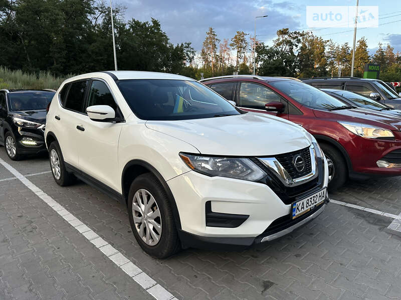 Внедорожник / Кроссовер Nissan Rogue 2017 в Киеве