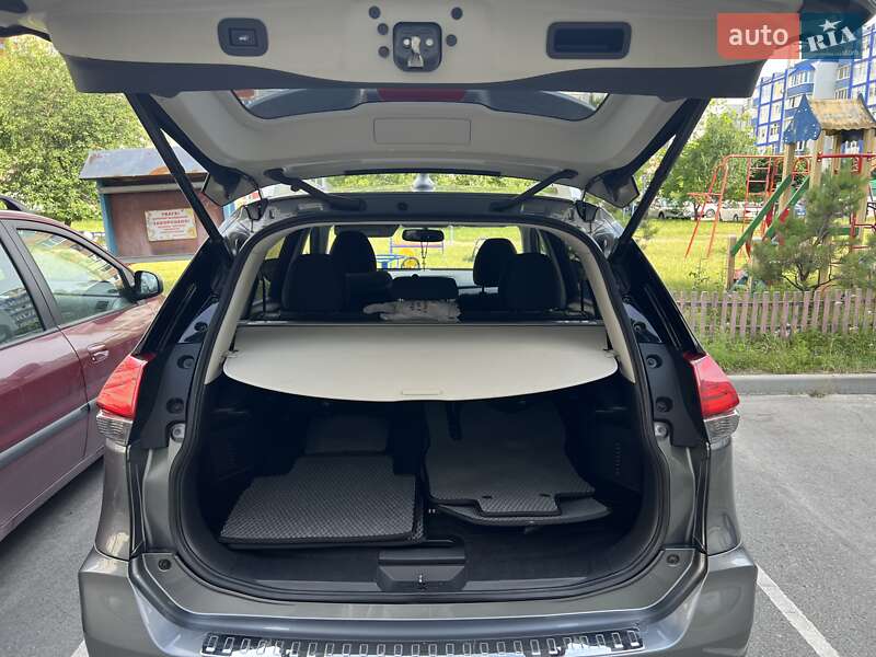 Внедорожник / Кроссовер Nissan Rogue 2017 в Чернигове