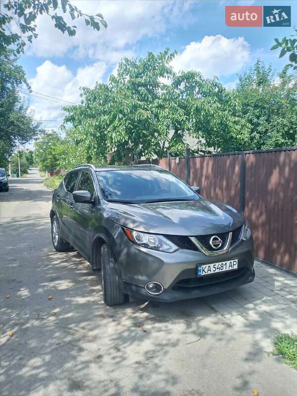 Позашляховик / Кросовер Nissan Rogue 2017 в Луцьку