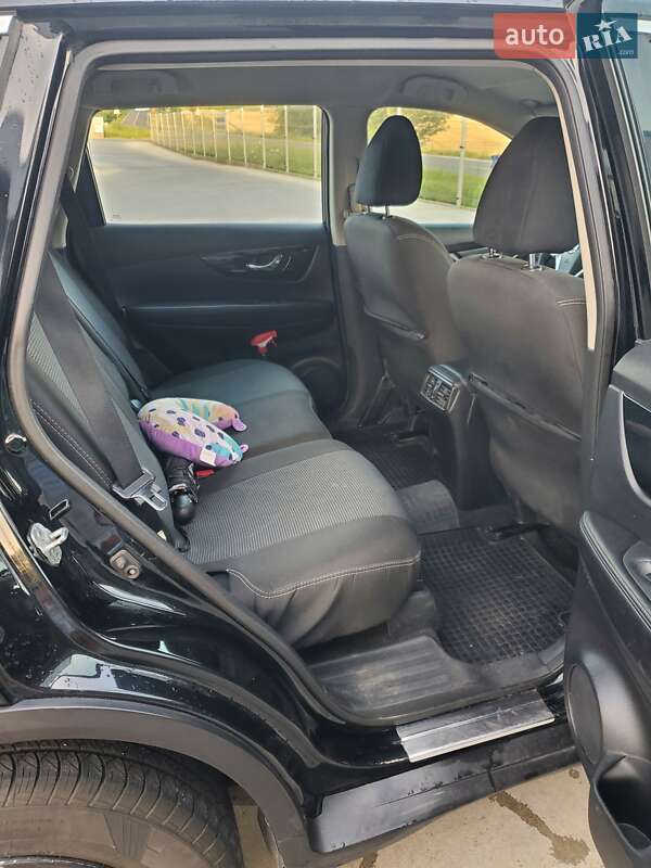 Позашляховик / Кросовер Nissan Rogue 2016 в Надвірній