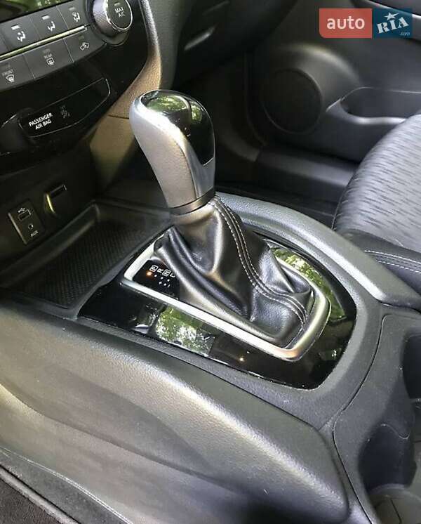 Внедорожник / Кроссовер Nissan Rogue 2017 в Житомире