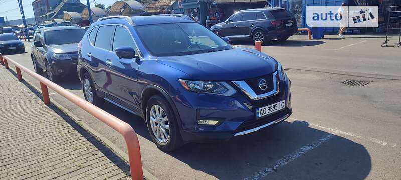 Позашляховик / Кросовер Nissan Rogue 2018 в 
