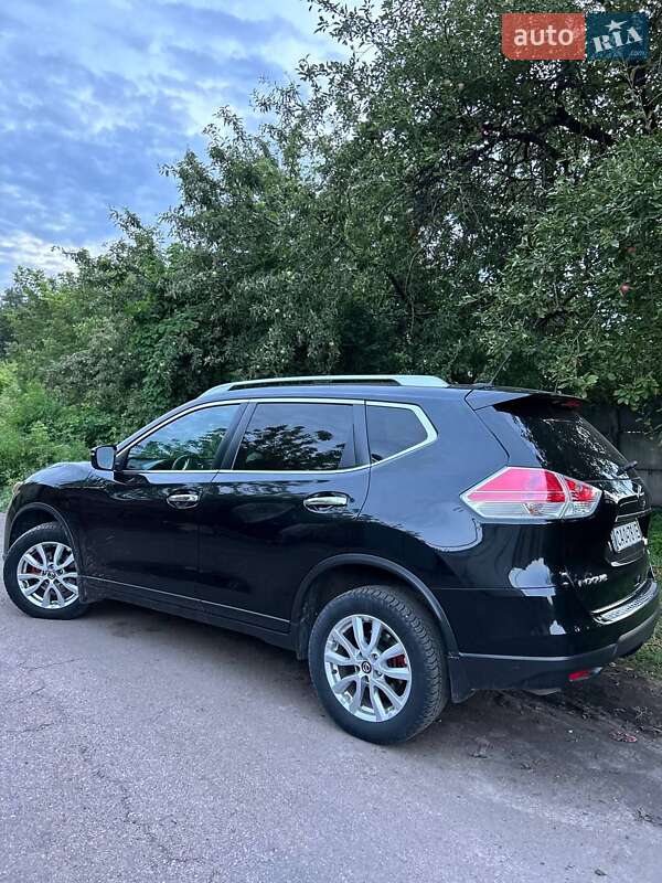 Позашляховик / Кросовер Nissan Rogue 2015 в 