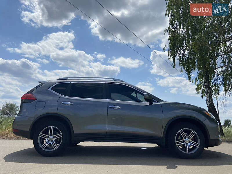 Позашляховик / Кросовер Nissan Rogue 2017 в Переяславі