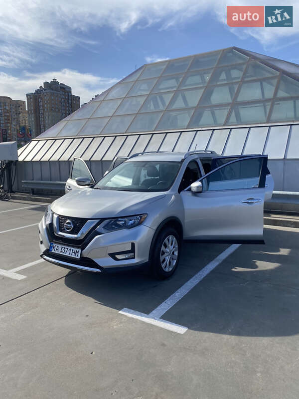 Позашляховик / Кросовер Nissan Rogue 2016 в Києві