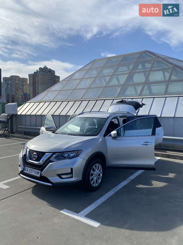 Позашляховик / Кросовер Nissan Rogue 2016 в Києві