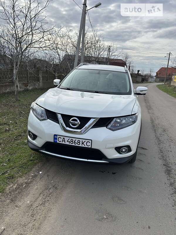 Внедорожник / Кроссовер Nissan Rogue 2016 в Николаеве
