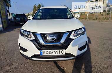 Внедорожник / Кроссовер Nissan Rogue 2016 в Харькове