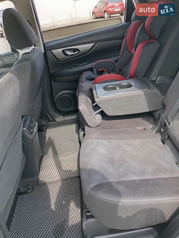 Позашляховик / Кросовер Nissan Rogue 2016 в Ірпені