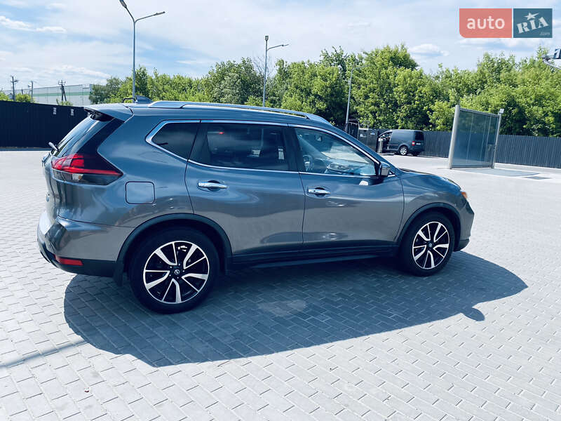Внедорожник / Кроссовер Nissan Rogue 2018 в 